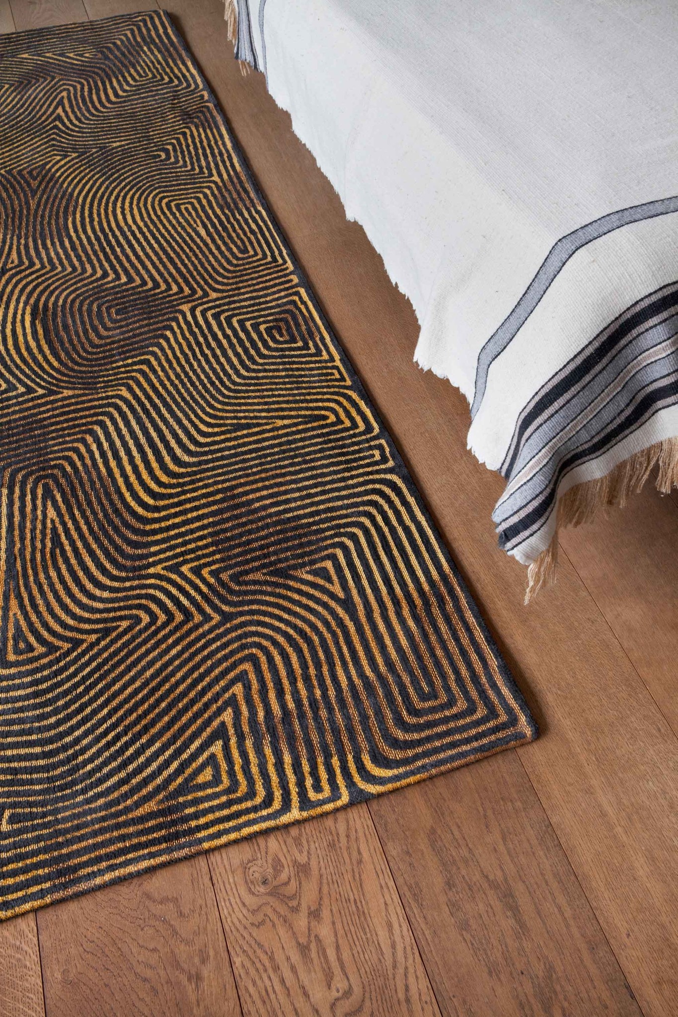 Black Gold Flatwoven Rug