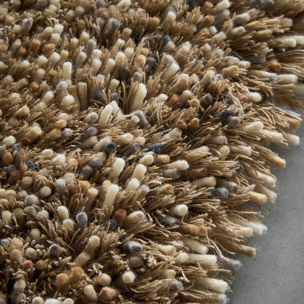 Beige Shag Rug | Size: 4' 7