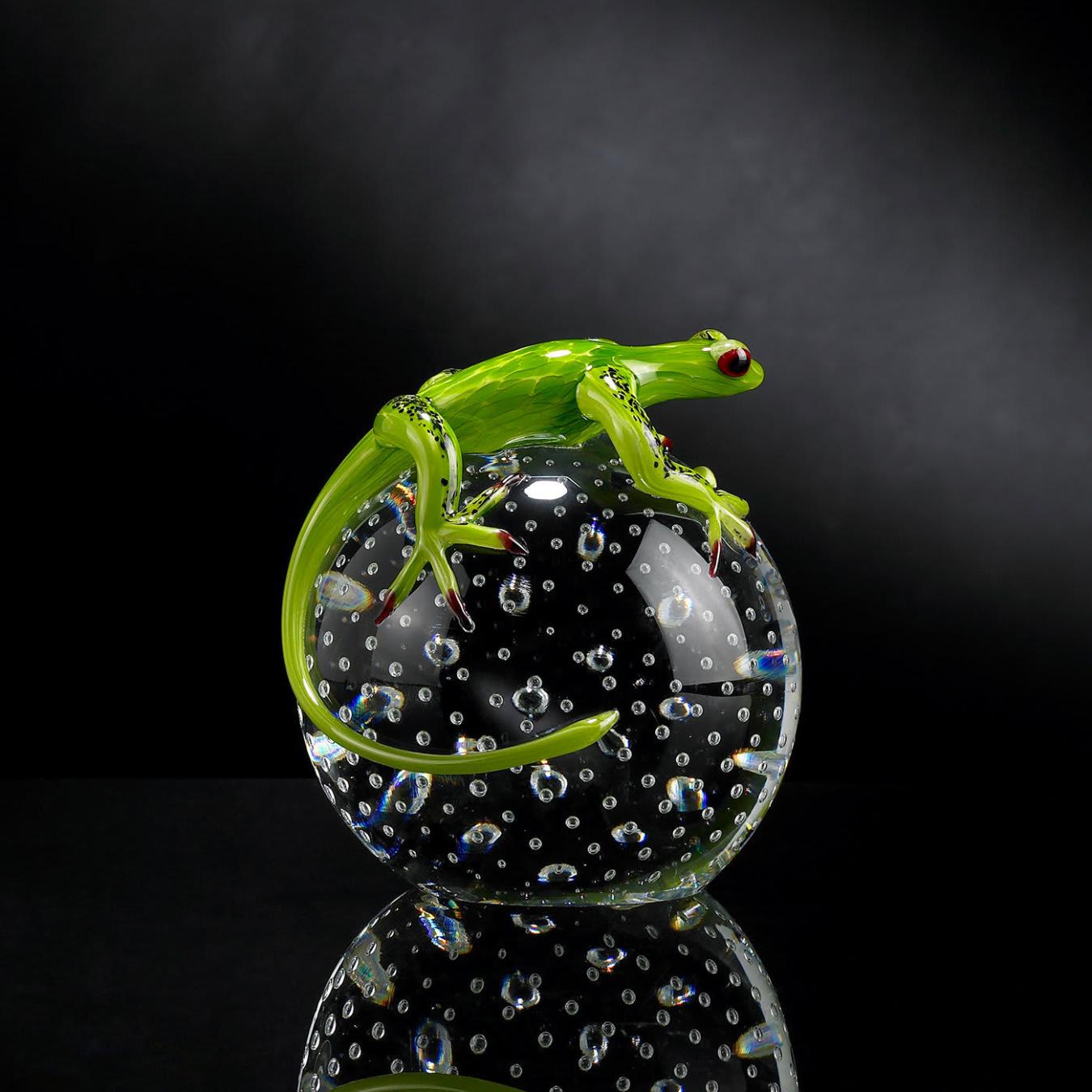 Sphere with Gecko