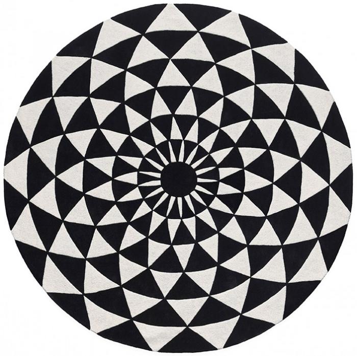 Black & White Round Hand-Woven Rug