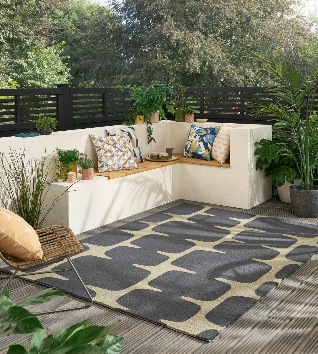 Lohko Loop Outdoor Handtufted Rug