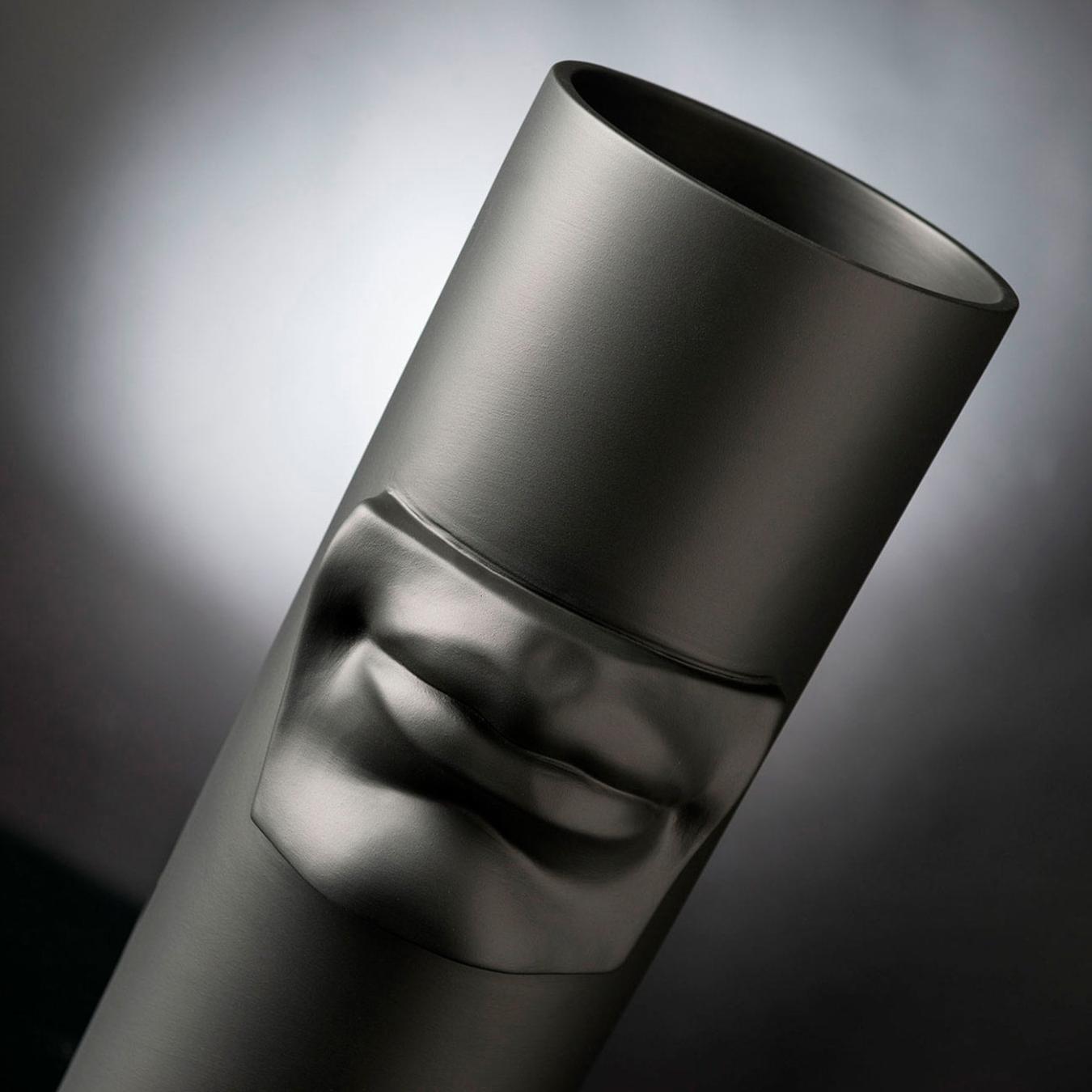 David Mouth Vase