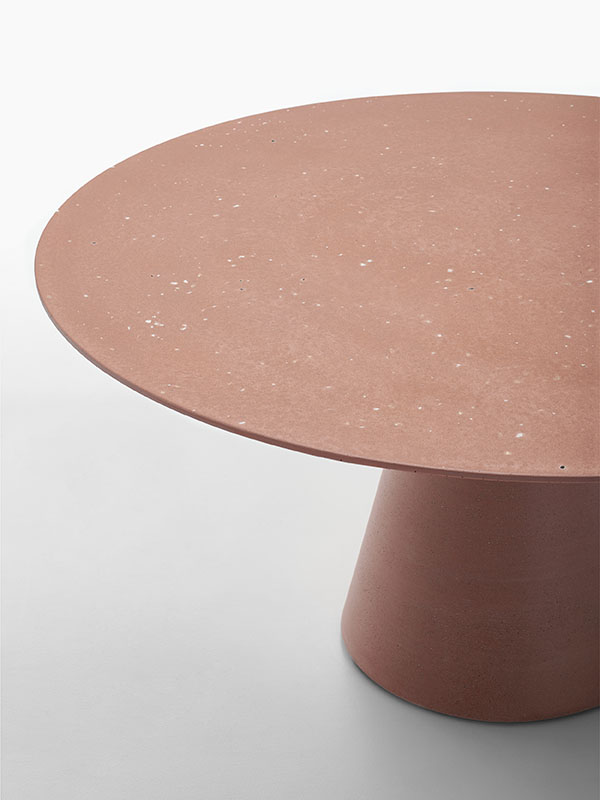 Rock Italian Indoor / Outdoor Table | Structure: Cement Natural X080 | Tabletop: White Stone Chip Cement | Dimensions: Ø 140 cm