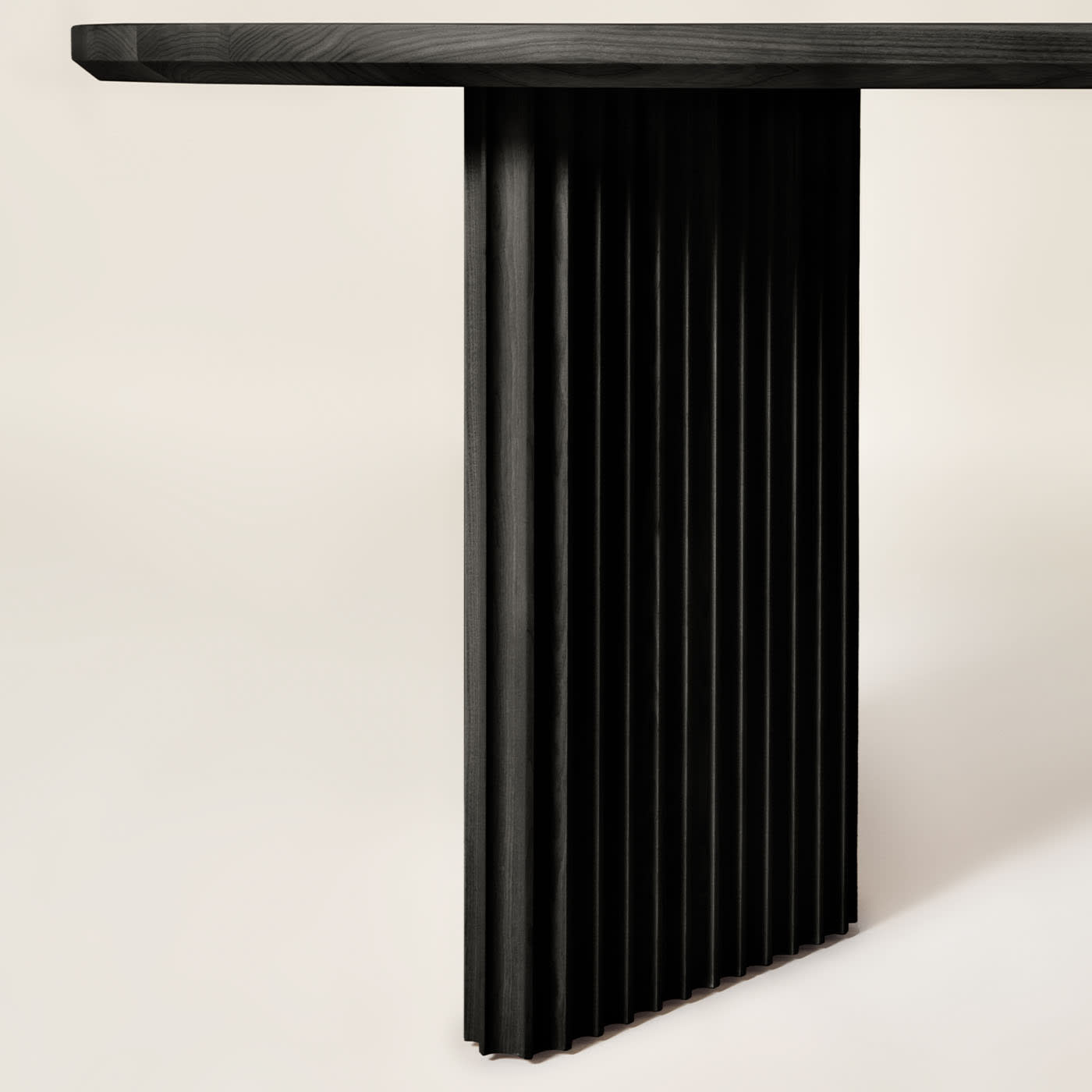 Basalto Black Ash Table