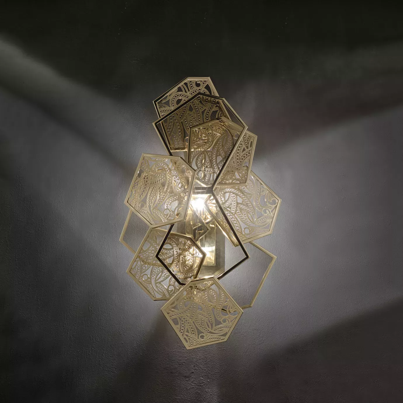 Hypnotique Sconce