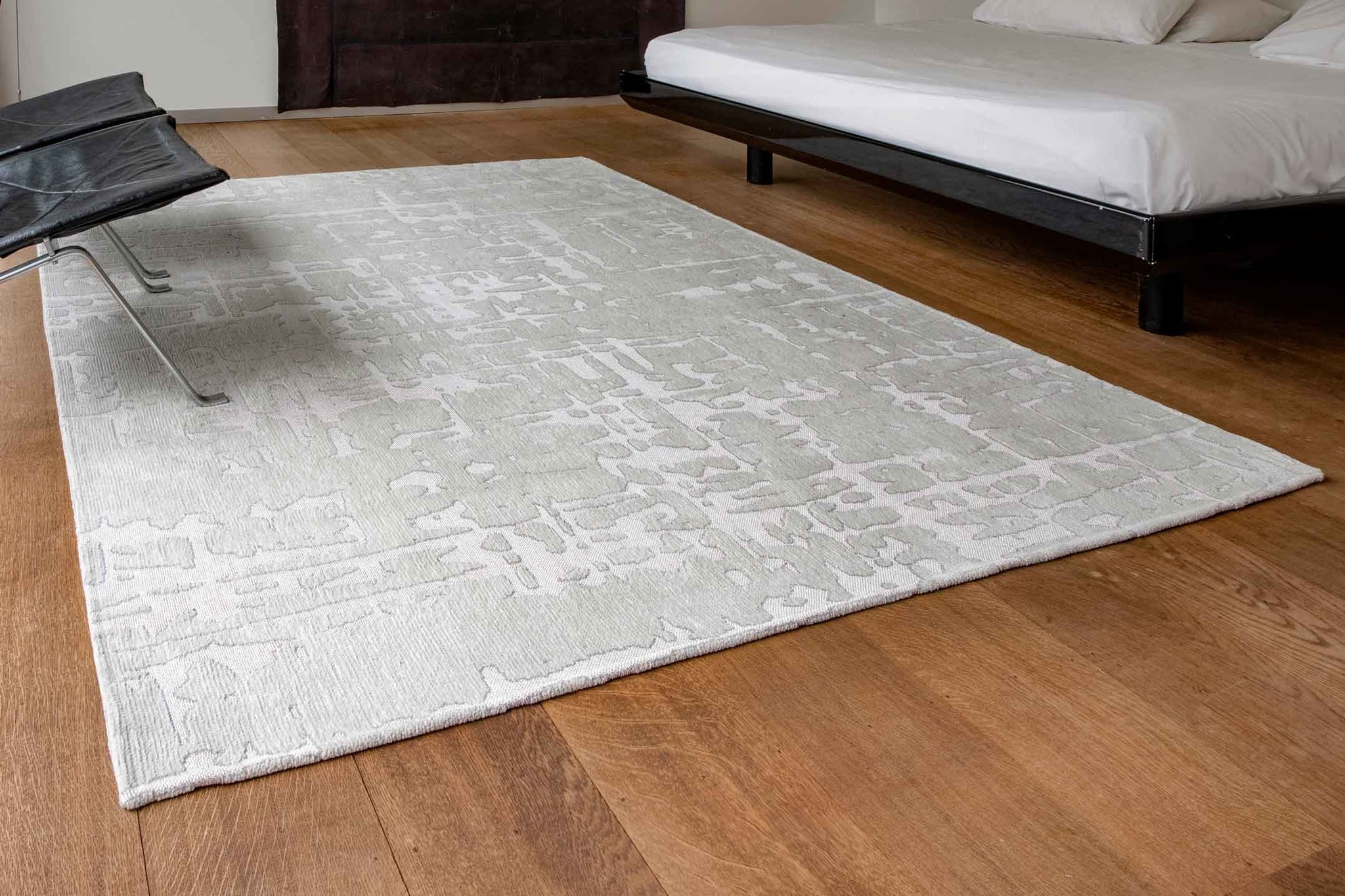 Abstract Silver Belgian Rug ☞ Size: 2' 7" x 8' 2" (80 x 250 cm)