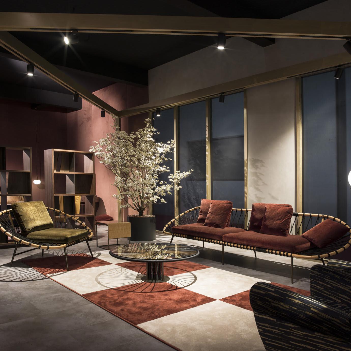 Discovery Oval Sofa