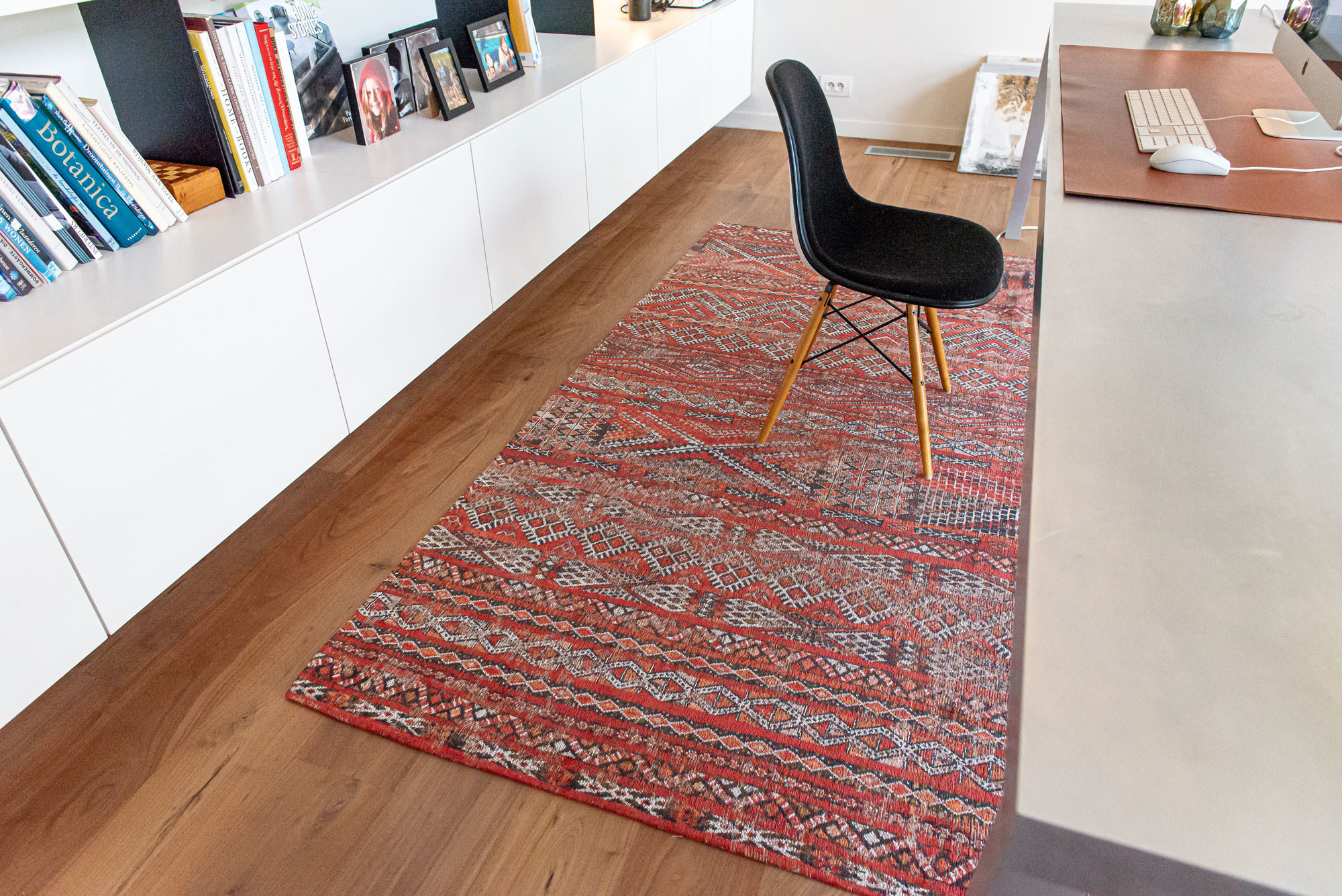 Antiquarian Flatwoven Red Rug ☞ Size: 8' x 11' 2" (240 x 340 cm)
