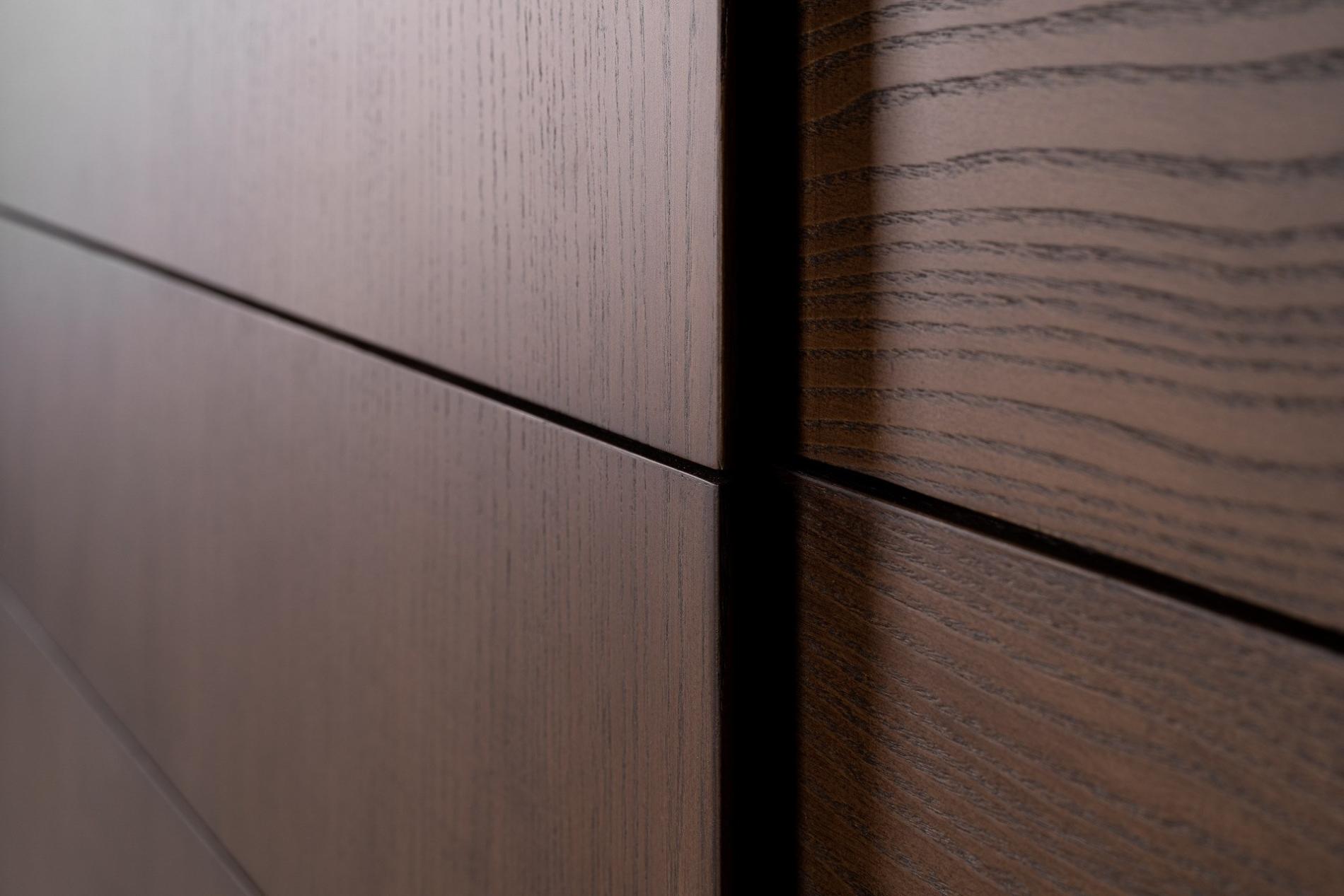 Anerio Dresser