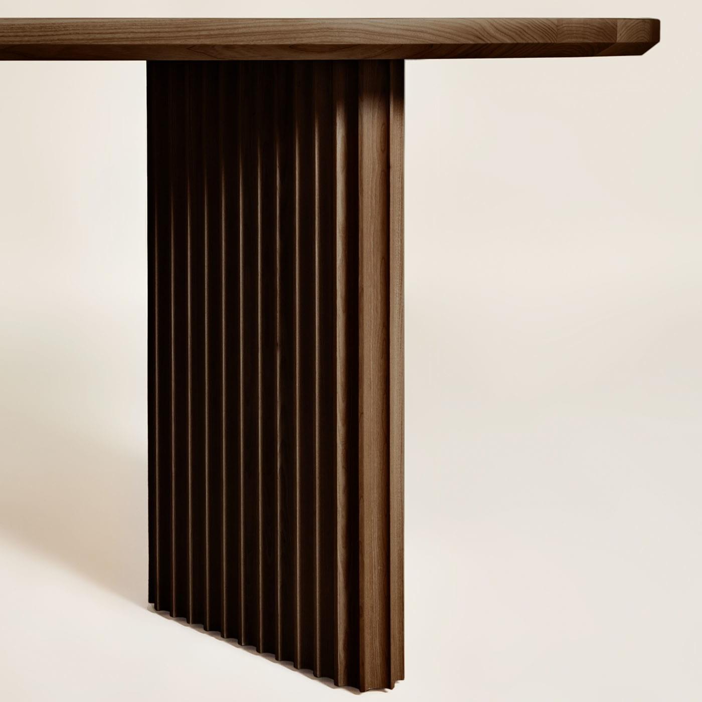 Basalto Brown Ash Table