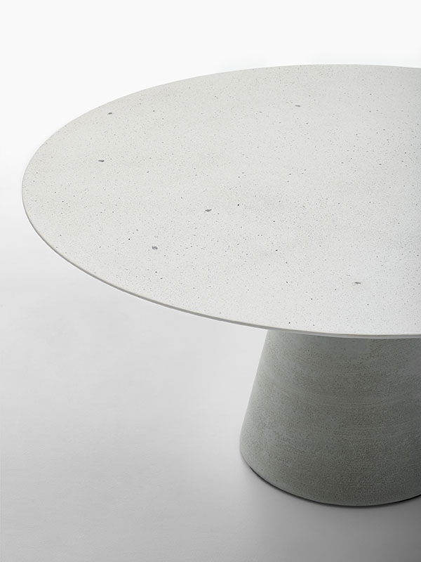 Rock Italian Indoor / Outdoor Table | Structure: Cement Natural X080 | Tabletop: Bleached Oak X075 | Dimensions: Ø 140 cm