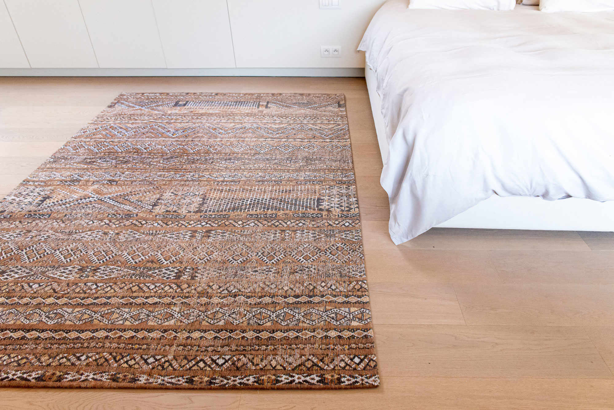 Antiquarian Flatwoven Brown Rug ☞ Size: 5' 7" x 8' (170 x 240 cm)