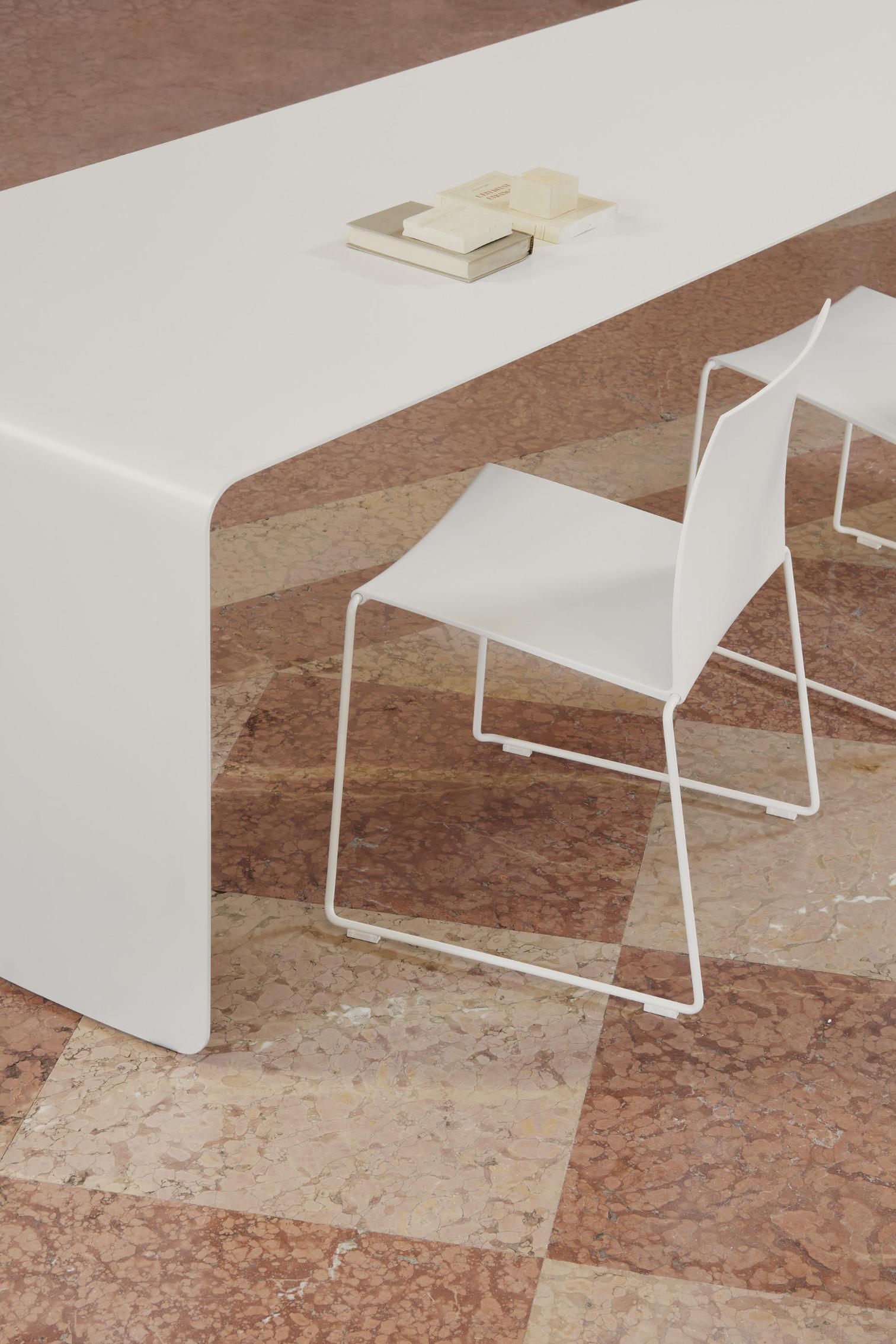 La Grande Italian Table ☞ Color: Matt Painted Aluminium X059 ☞ Dimensions: 90 x 280 cm
