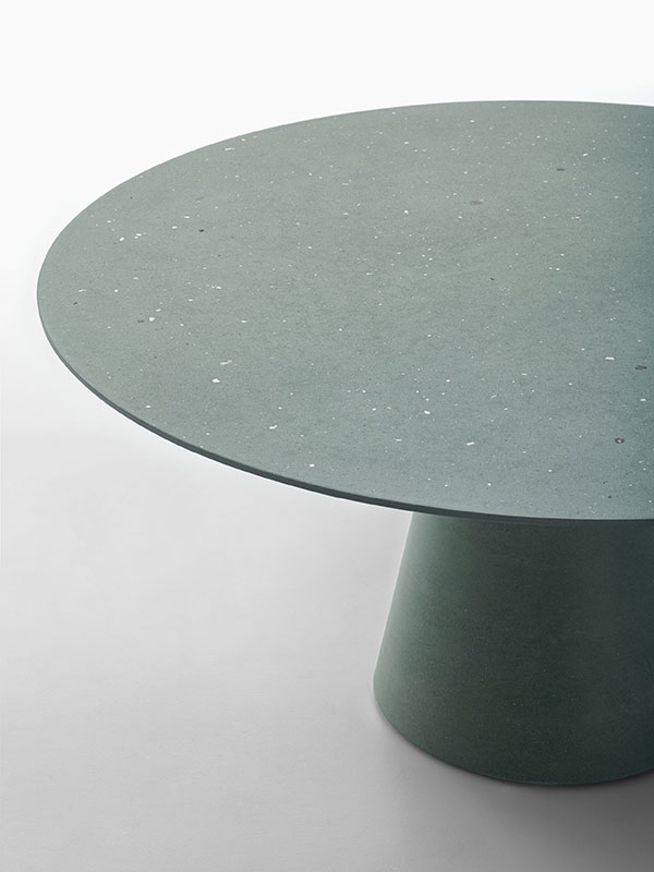 Rock Italian Indoor / Outdoor Table ☞ Structure: Cement Natural X080 ☞ Top: White Stone Chip Cement ☞ Dimensions: Ø 120 cm
