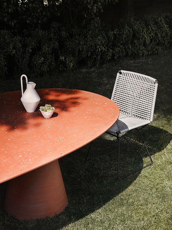 Ovale Rock Indoor / Outdoor Table ☞ Structure: Cement Natural X080 ☞ Top: White Cement ☞ Dimensions: Length 250 cm