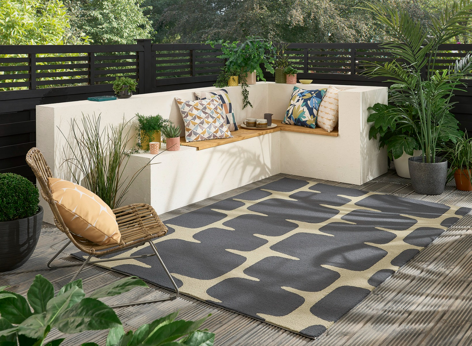Lohko Loop Outdoor Handtufted Rug