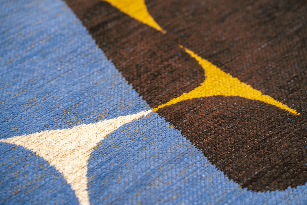Sunny Blue Rug | Size: 6' 7