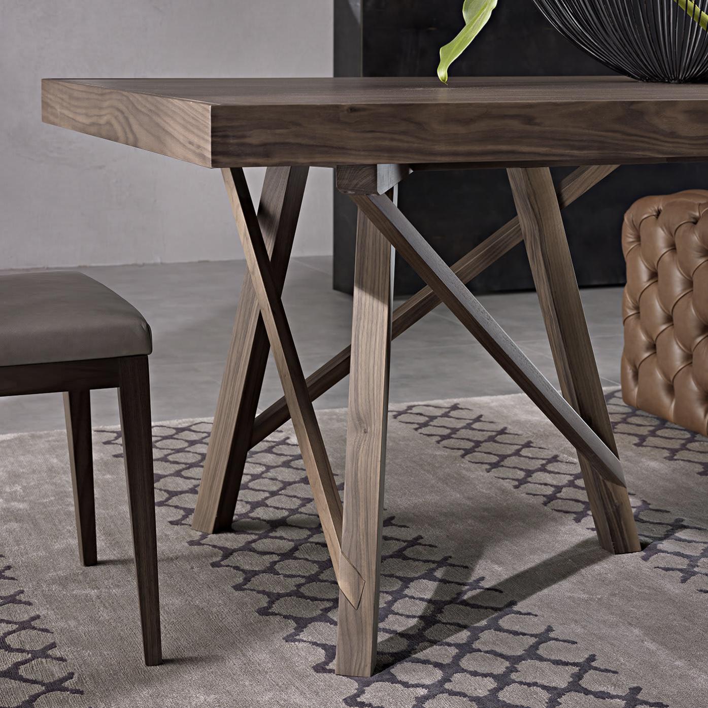 Zeus Extendable Dining Table