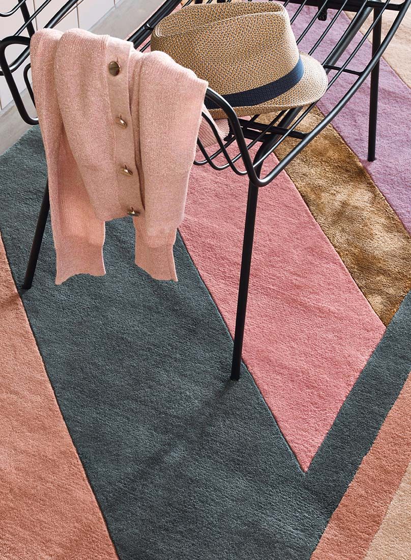 Jardin Pink Hand-woven Rug ☞ Size: 4' 7" x 6' 7" (140 x 200 cm)