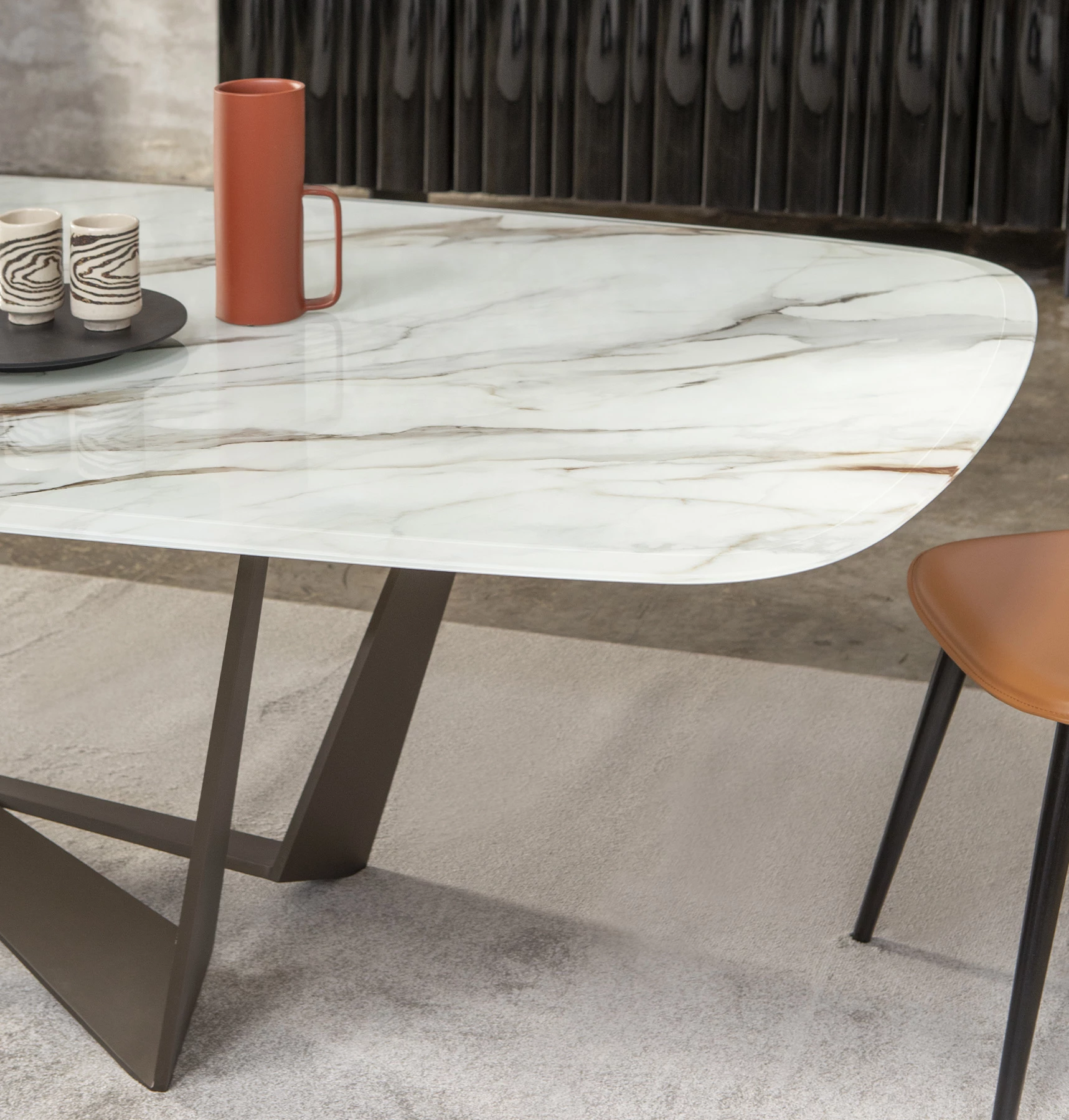 Reverse Dining Table