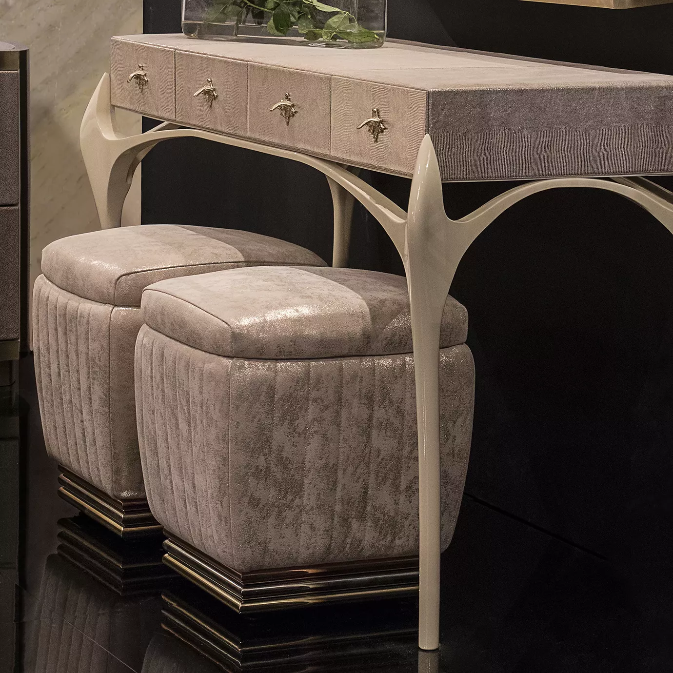 Liora Stool