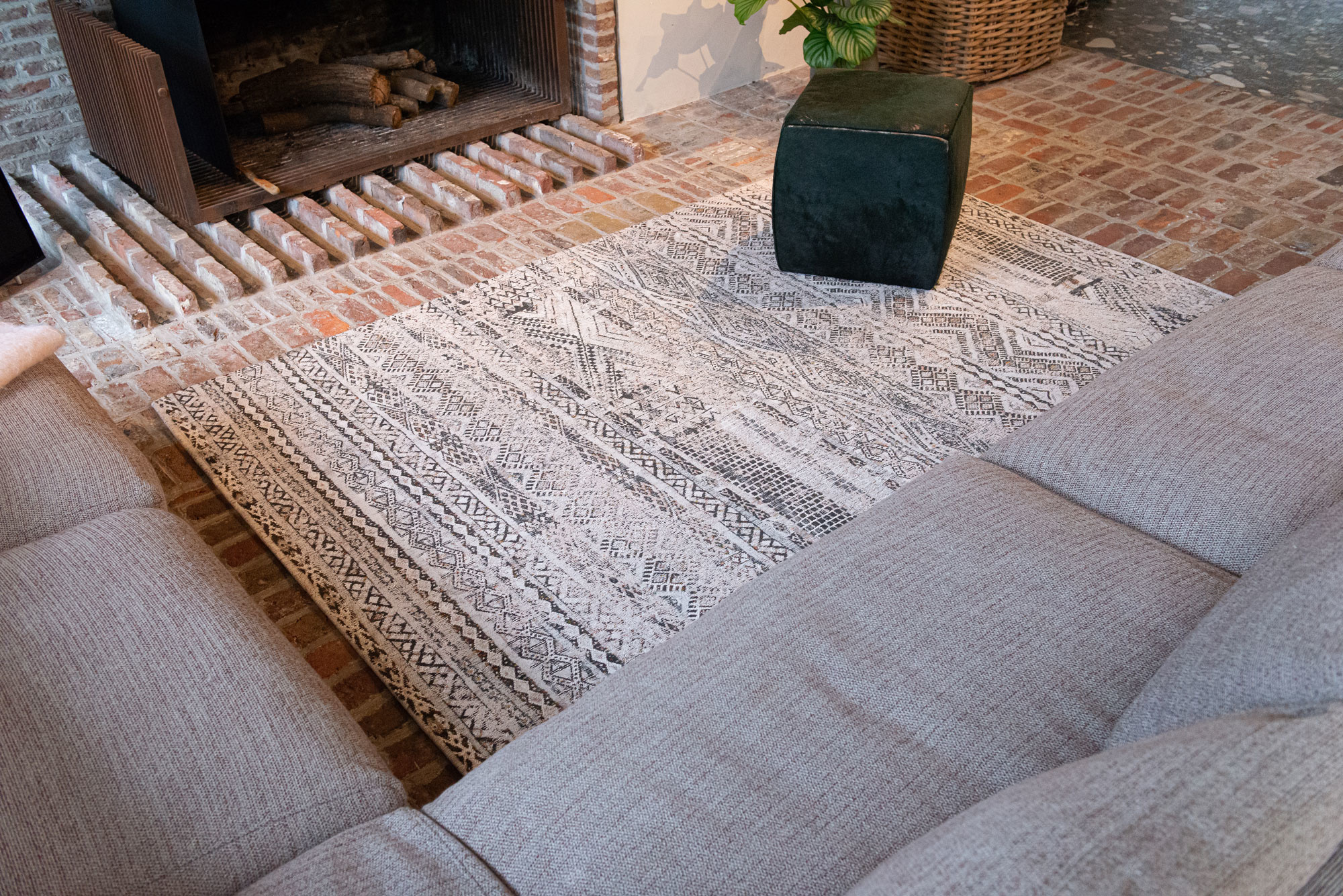 Antiquarian Flatwoven Grey & White Rug