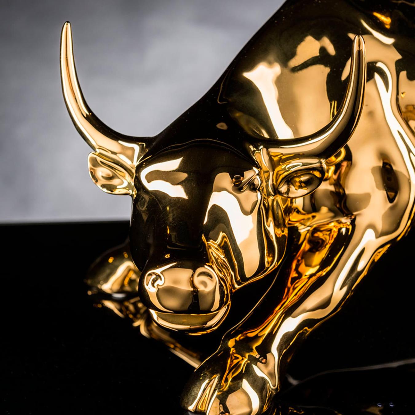 Wall Street Bull Sculpture