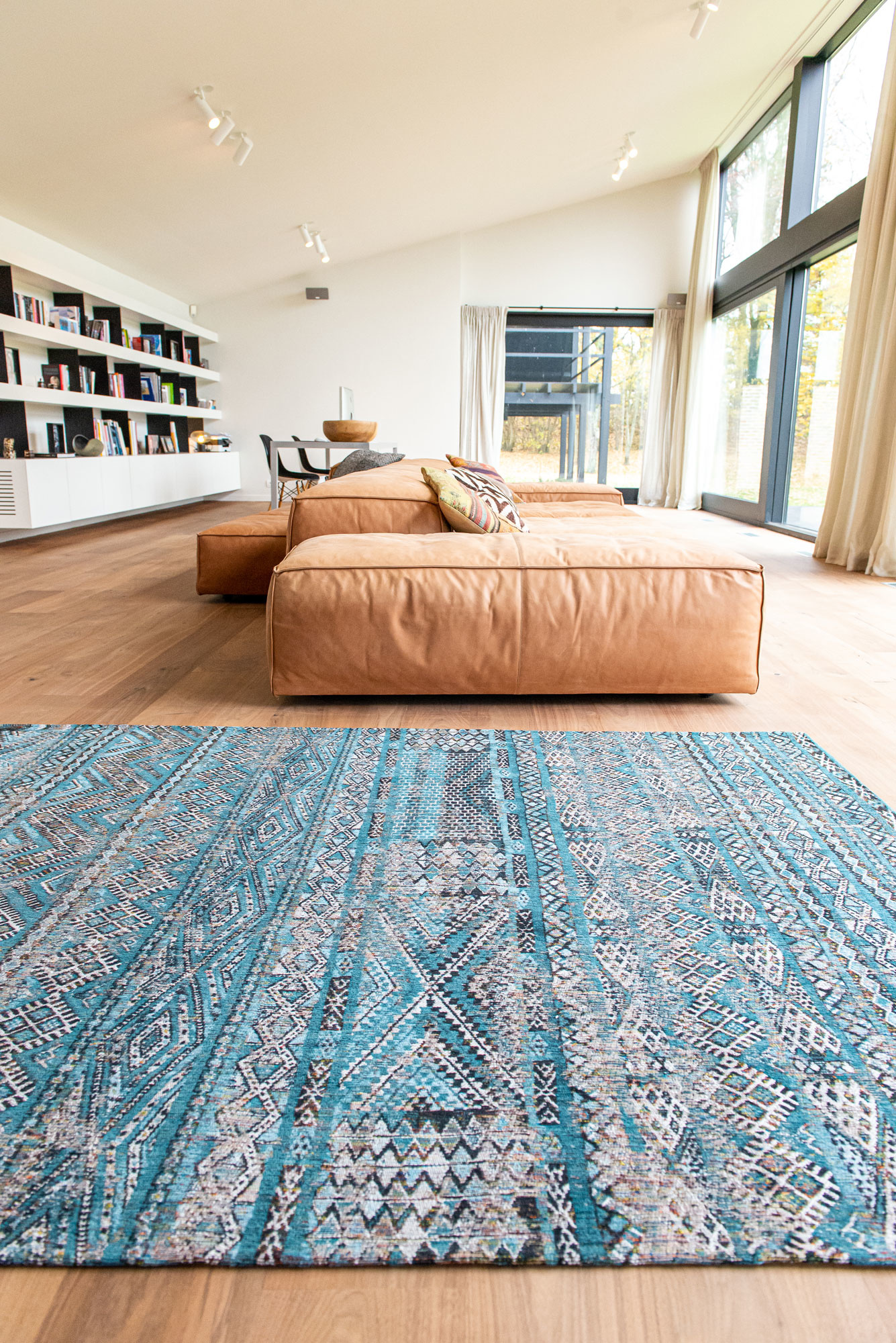 Antiquarian Flatwoven Rug ☞ Size: 4' 7" x 6' 7" (140 x 200 cm)