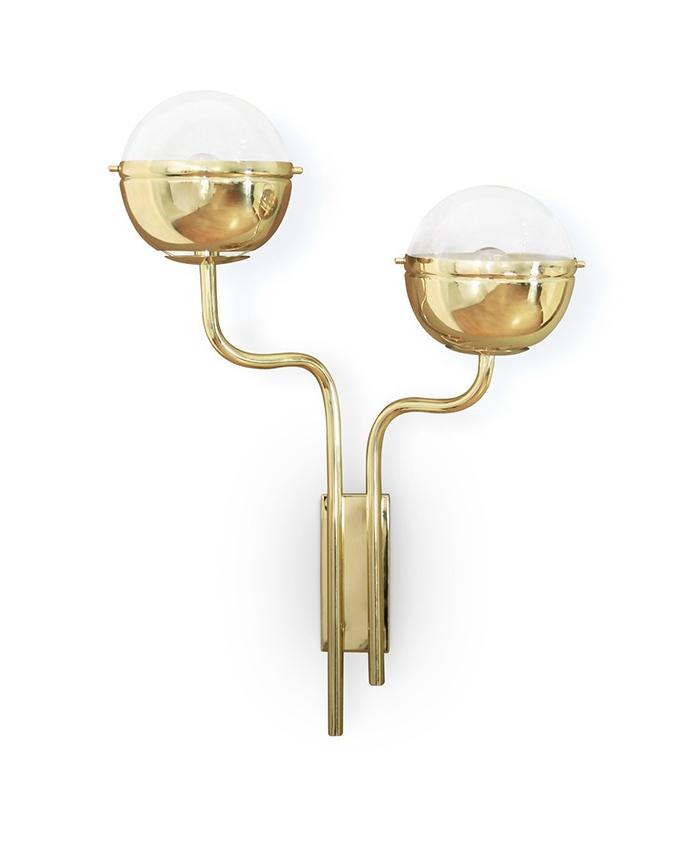 Sleek Brass Wall Light