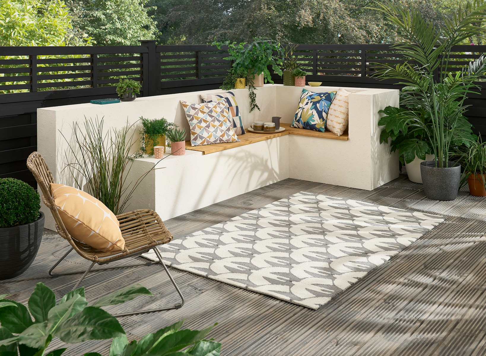 Birds Grey & Beige Outdoor Handtufted Rug