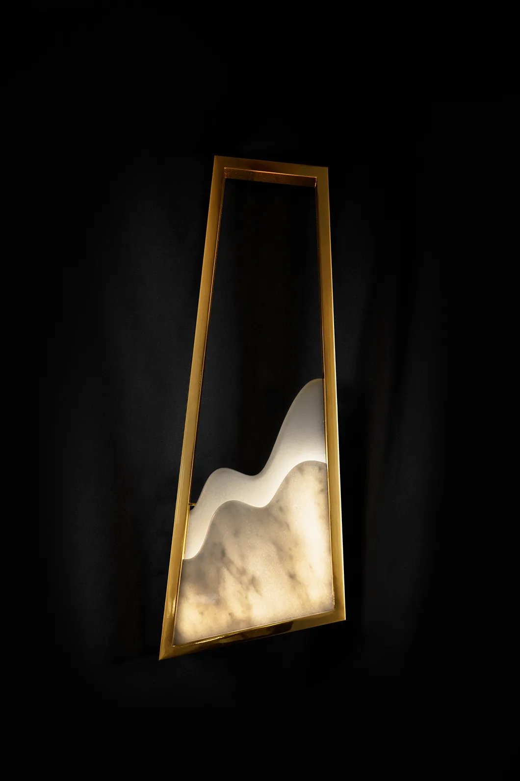 Grand Aura Wall Lamp