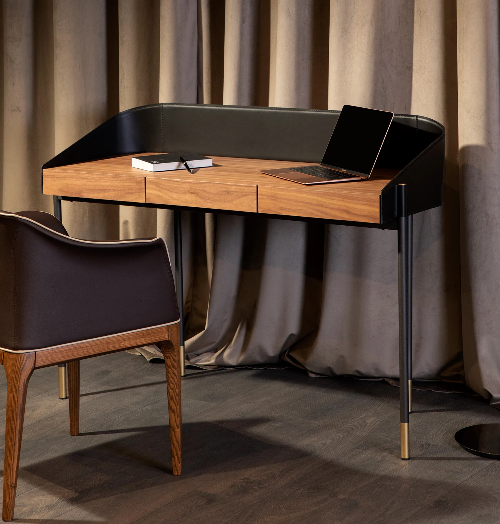 Ledor Desk - 1