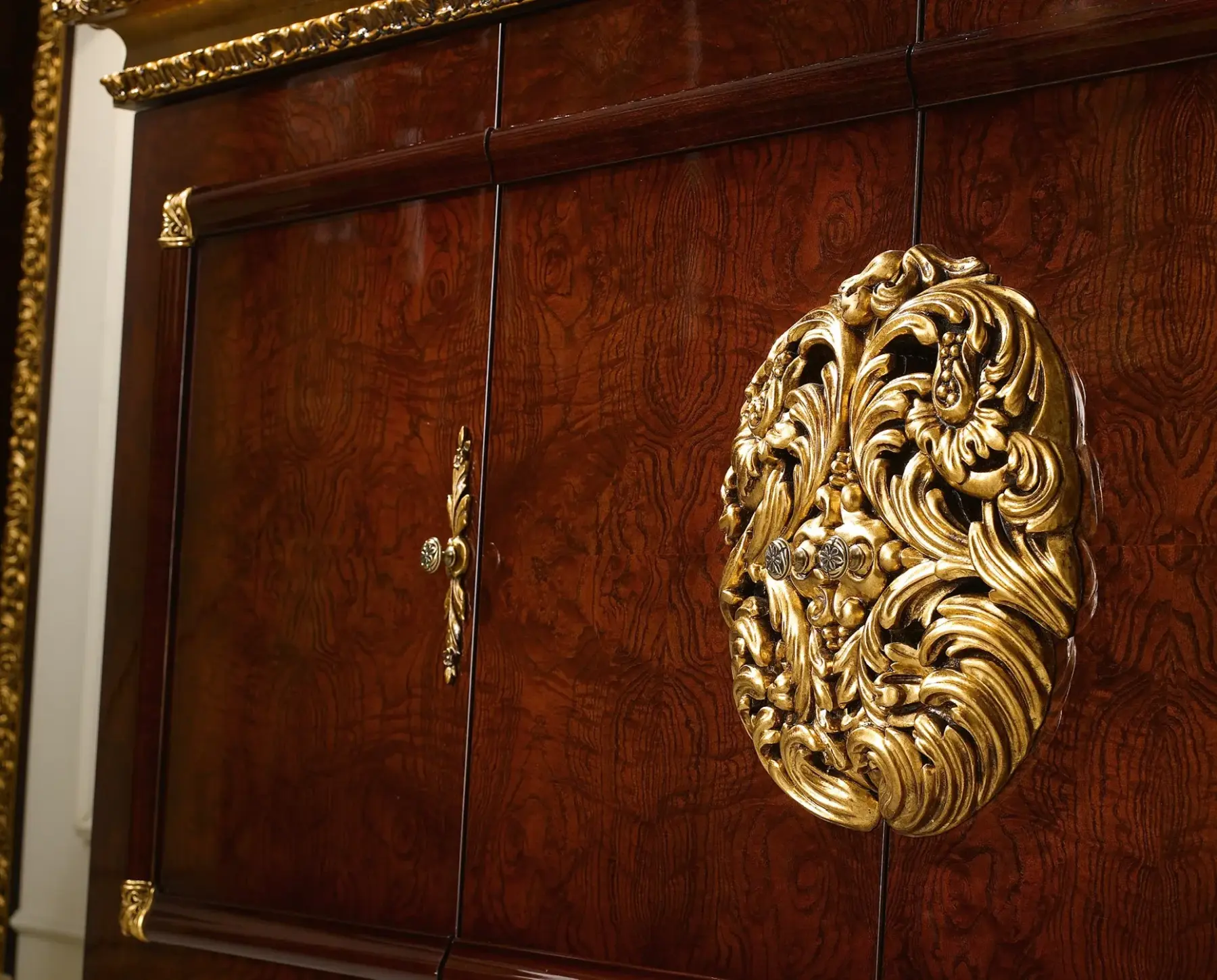 Royal Classic Sideboard