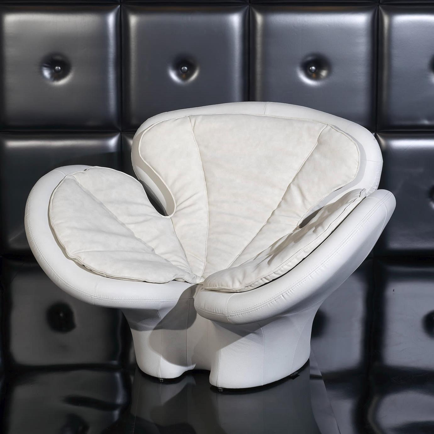 Pansé White Lounge Armchair