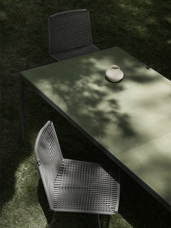 Offset Versatile Indoor/Outdoor Italian Table ☞ Use: Outdoor ☞ Structure: Matt Painted Lead Black X138 ☞ Top: Reconstructed Stone Pink Onyx X134