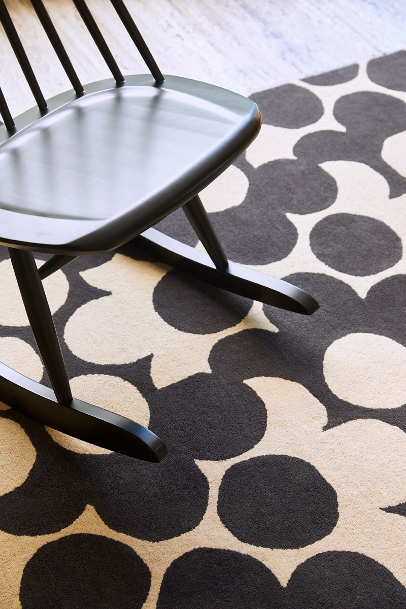 Flower Black & White Hand-Tufted Rug