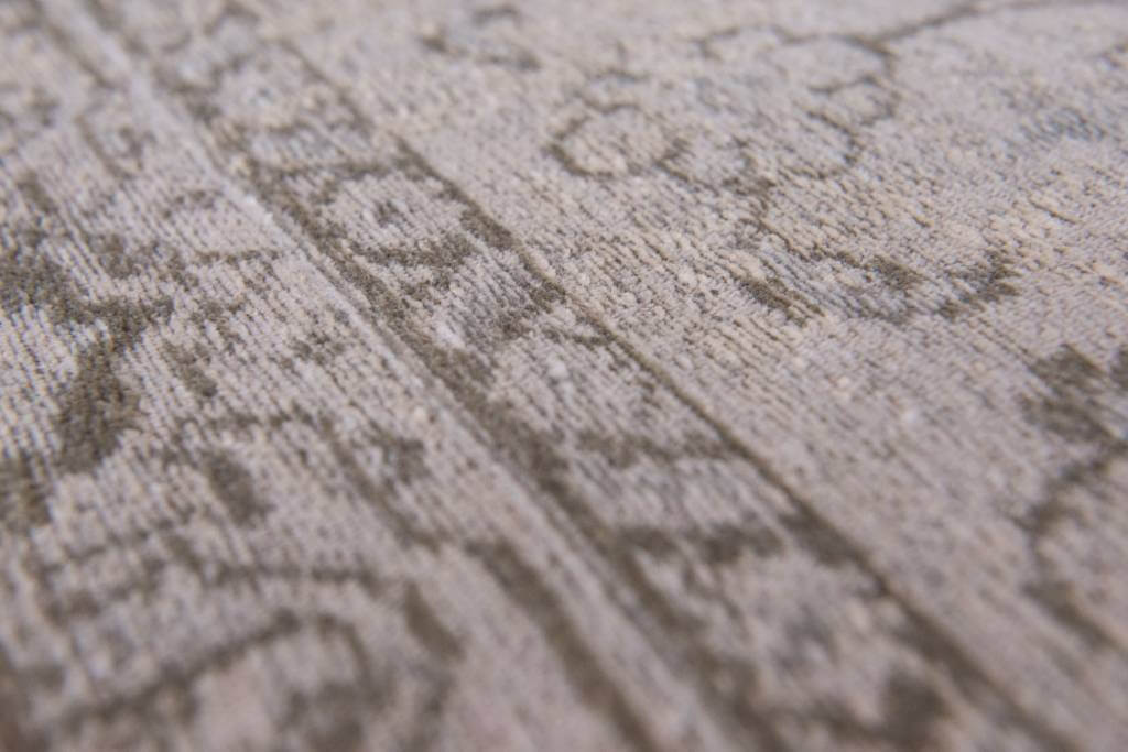 Antique White Bright Persian Premium Rug | Size: 4' 7