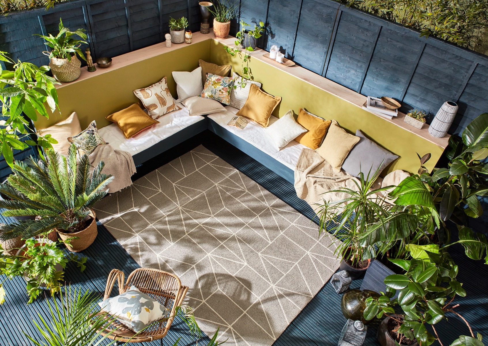 Steel Geometric Outdoor Handtufted Rug