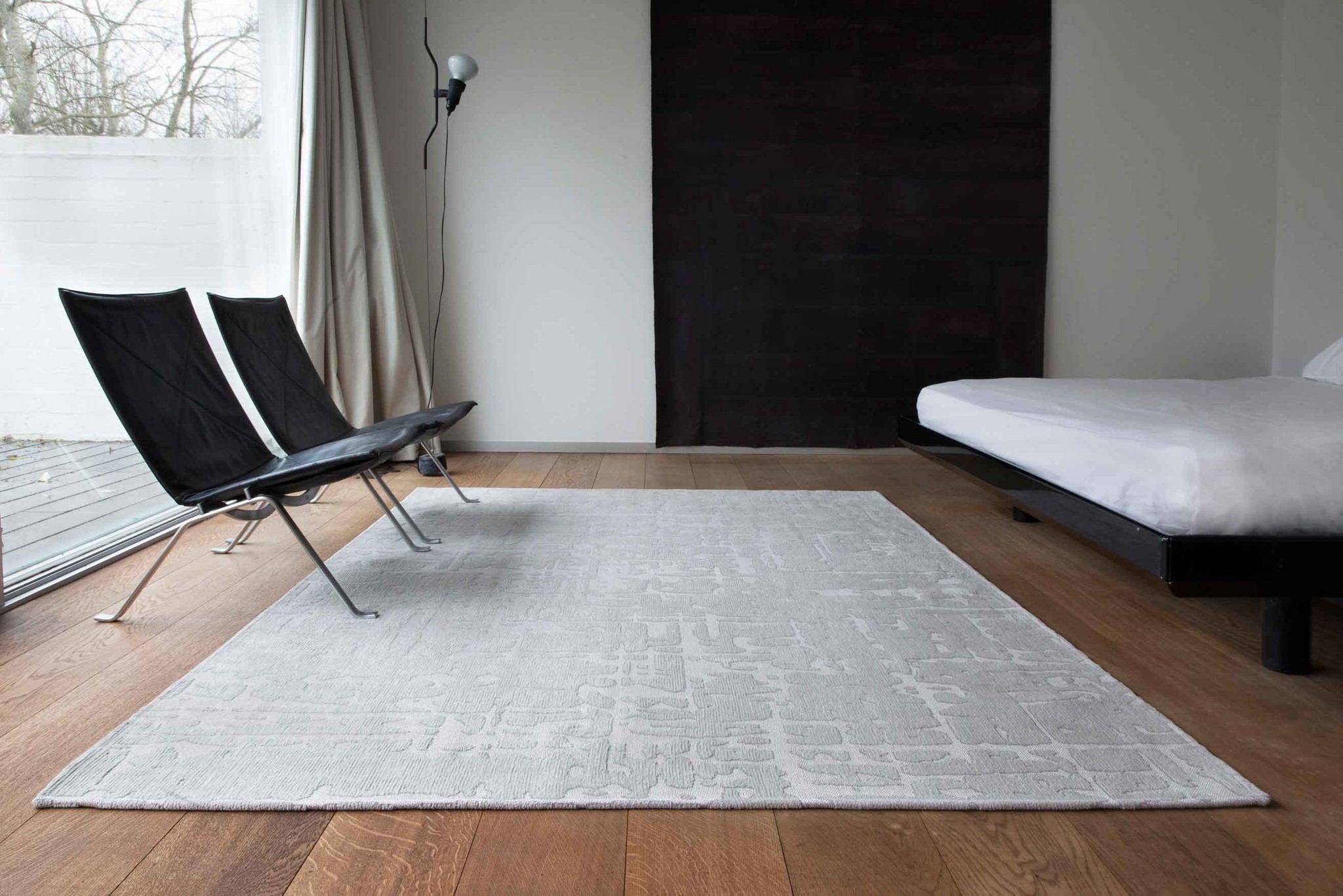 Abstract Silver Belgian Rug ☞ Size: 4' 7" x 6' 7" (140 x 200 cm)