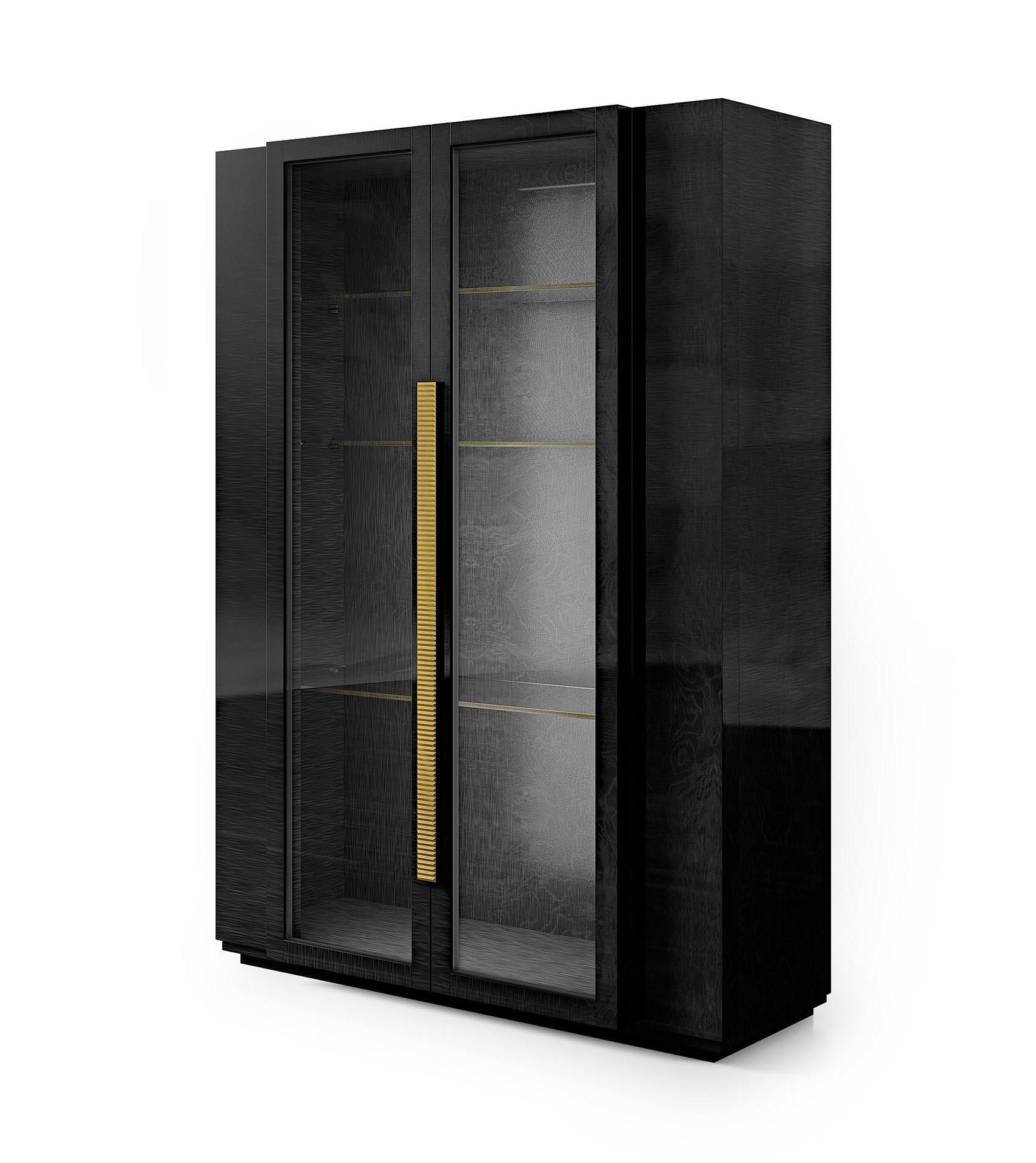 Luxe Black Showcase