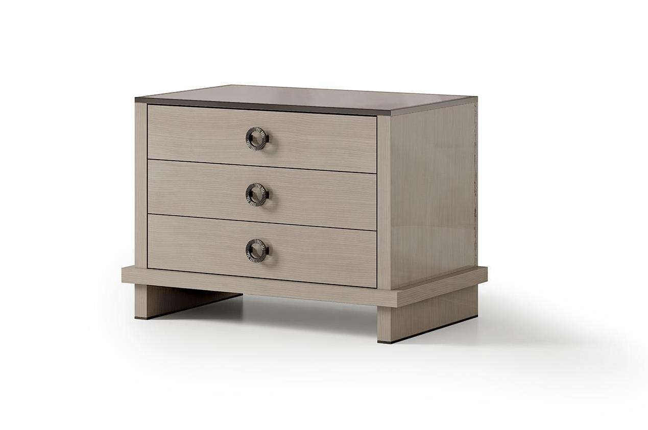 Nightstand with Three Drawers 80