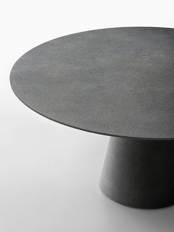 Rock Italian Indoor / Outdoor Table ☞ Structure: Cement Natural X080 ☞ Top: Matt Lacquered - White X042 ☞ Dimensions: Ø 140 cm