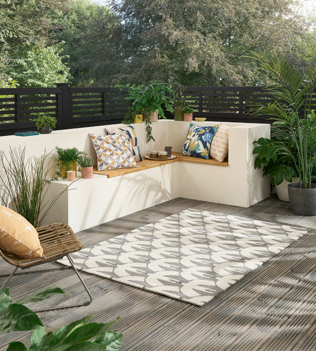 Birds Grey & Beige Outdoor Handtufted Rug