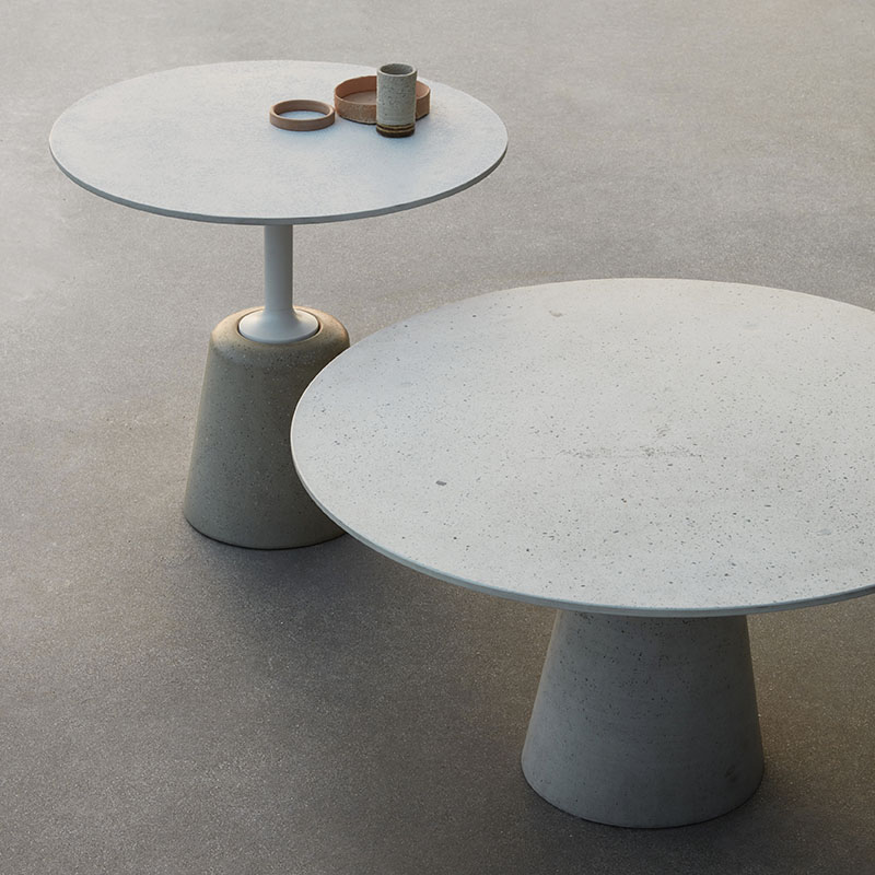 Rock Mini Italian Coffee Table | Structure: Cement Natural X080 | Tabletop: White Cement | Dimensions: Ø 100 cm