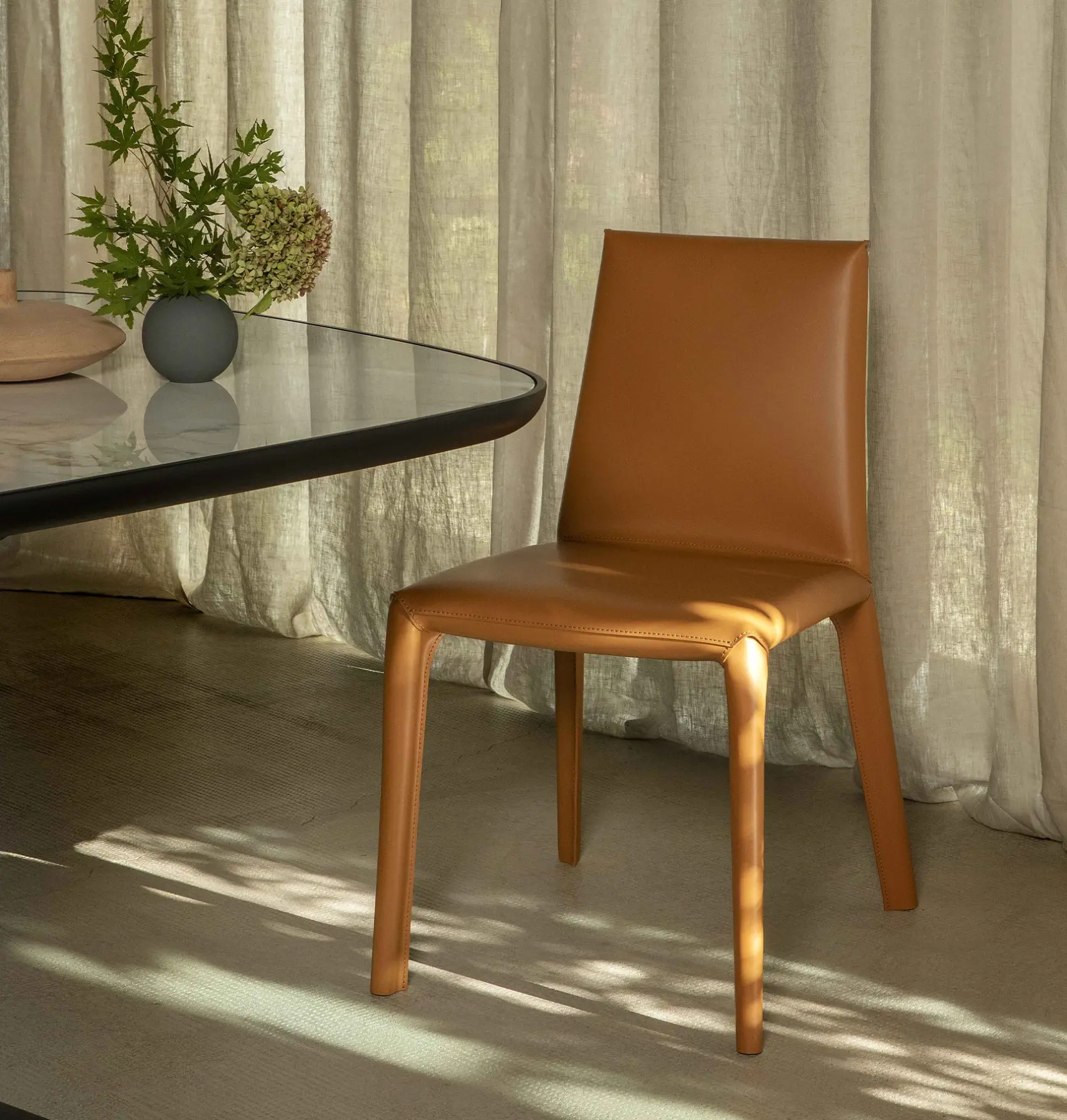 Lisa Cuoio Chair