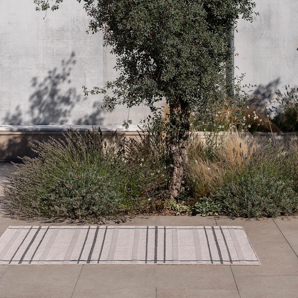 Charcoal Line Outdoor Rug ☞ Size: 5' 3" x 7' 7" (160 x 230 cm)