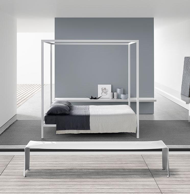 Luxurious Aluminium Canopy Bed Italian Style ☞ Structure: Matt Painted White X053 ☞ Dimensions: 150 x 210 cm