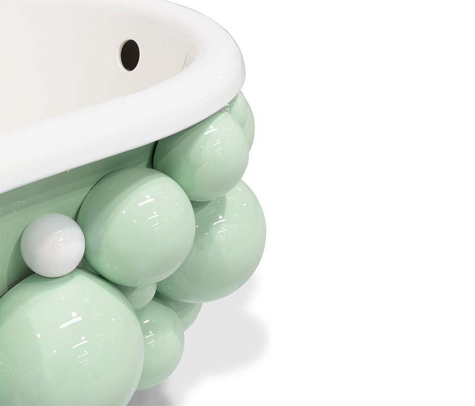 Gravity Bathtub