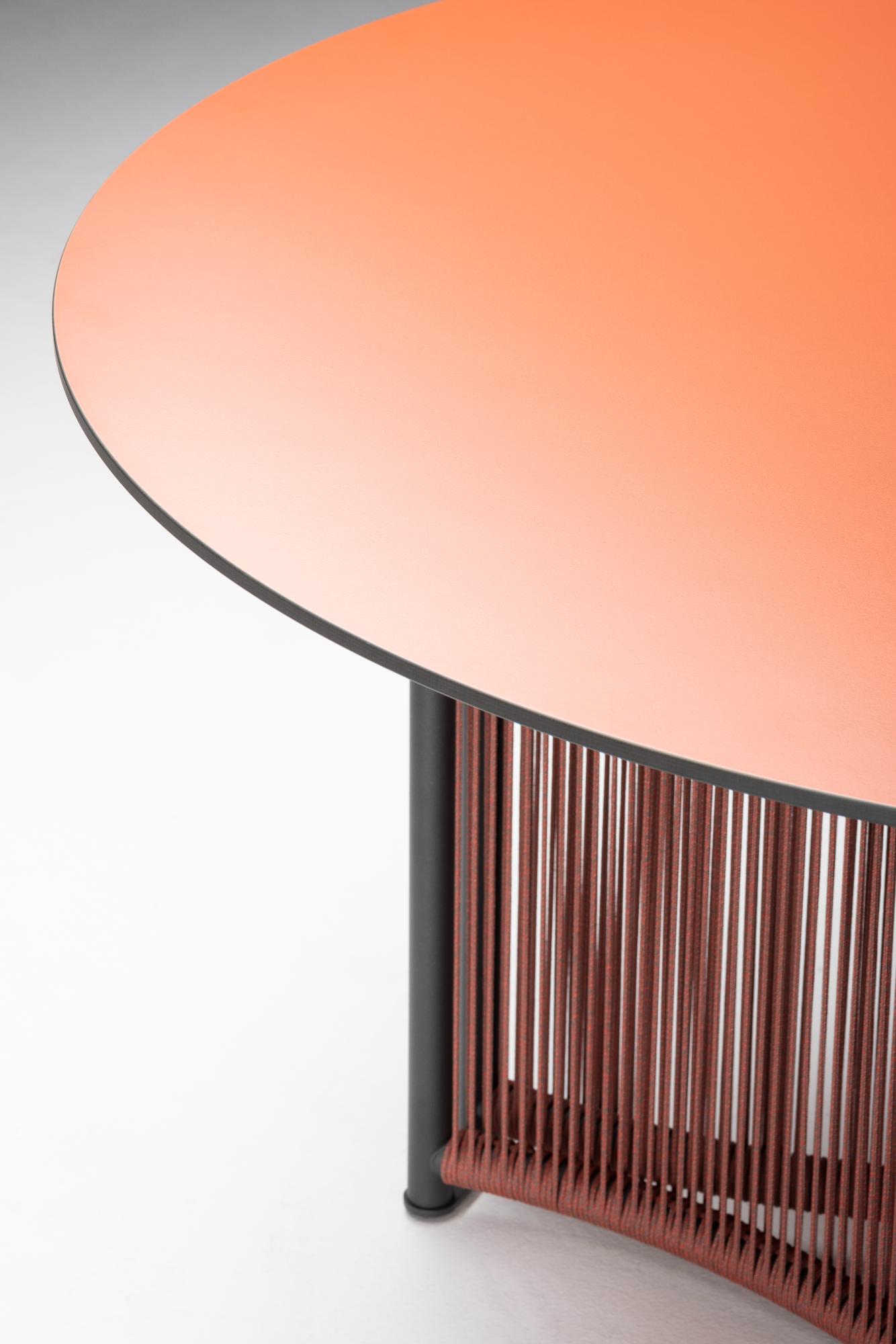 Altana T-RO Round Outdoor Dining Table