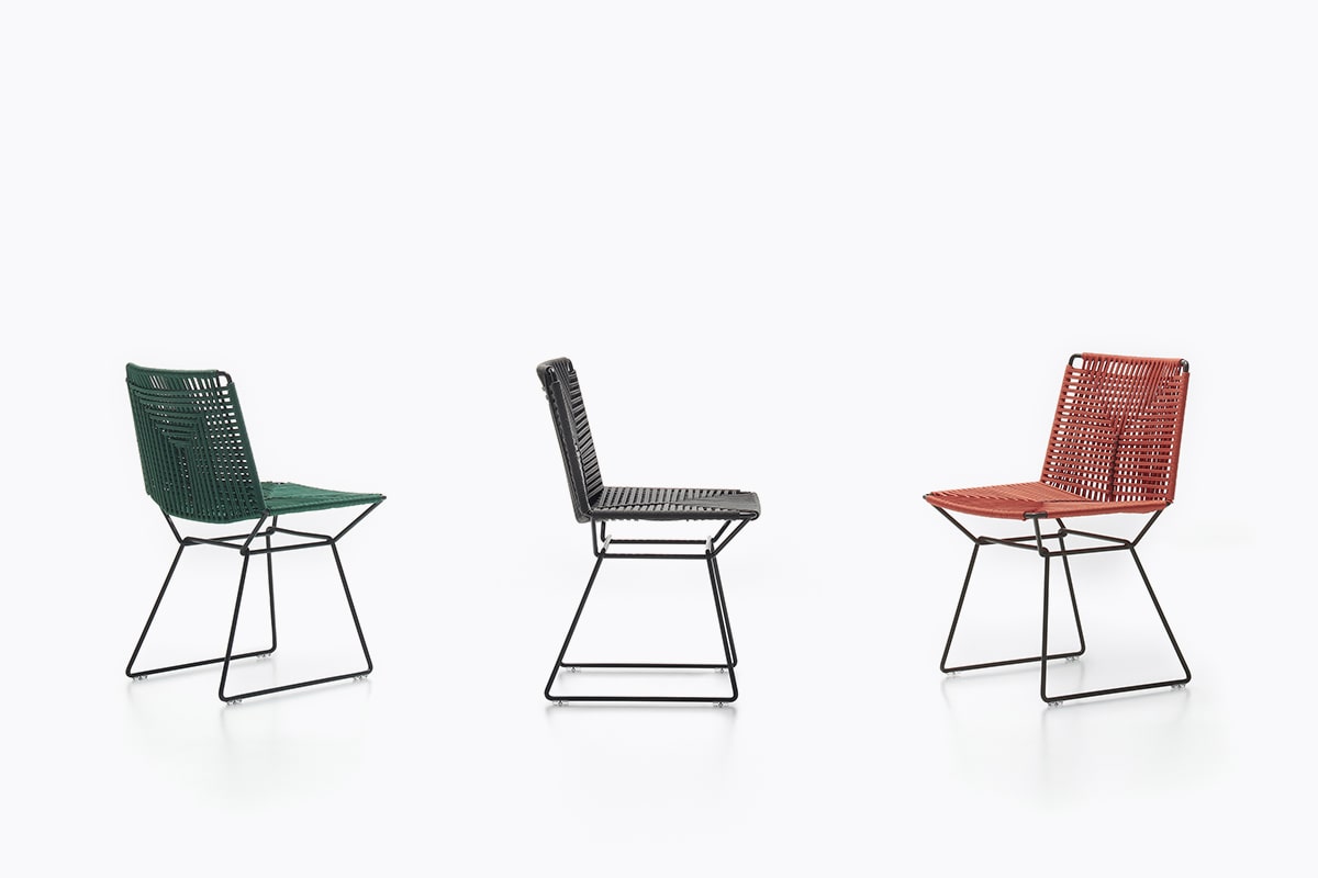 Neil Twist Versatile Chair for Indoor/Outdoor Use ☞ Color: Glossy English Green ☞ Structure: Matt Painted Lead Black X138